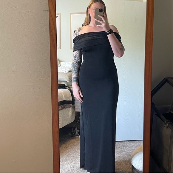 MESHKI Cassandra Off Shoulder Slinky Black Maxi Dress - Picture 4 of 4